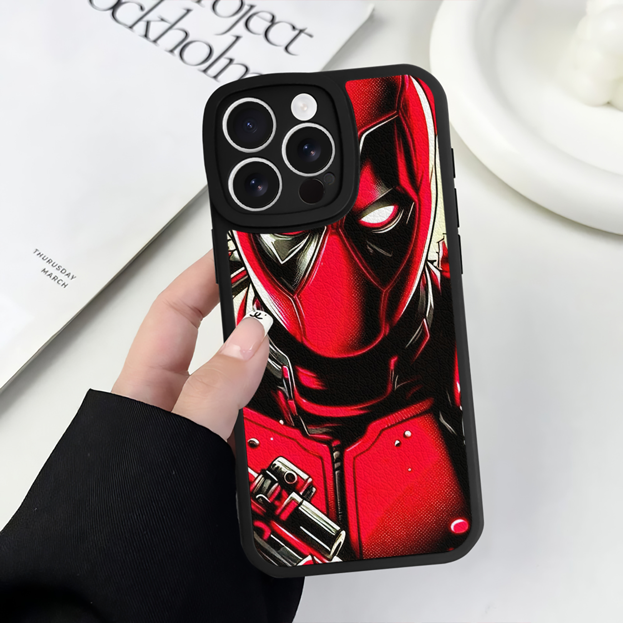 （画像用） Deadpool デッドプール 【iPhone 16シリーズ対応】シリコンスマホケース（レザー調） 材質：シリコン